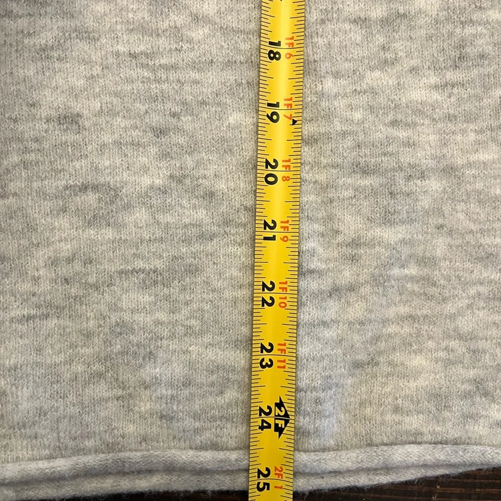 3/$20 SALE! H&M LOGG Brand Cozy Women’s Grey V-Neck Sweater, Size Medium